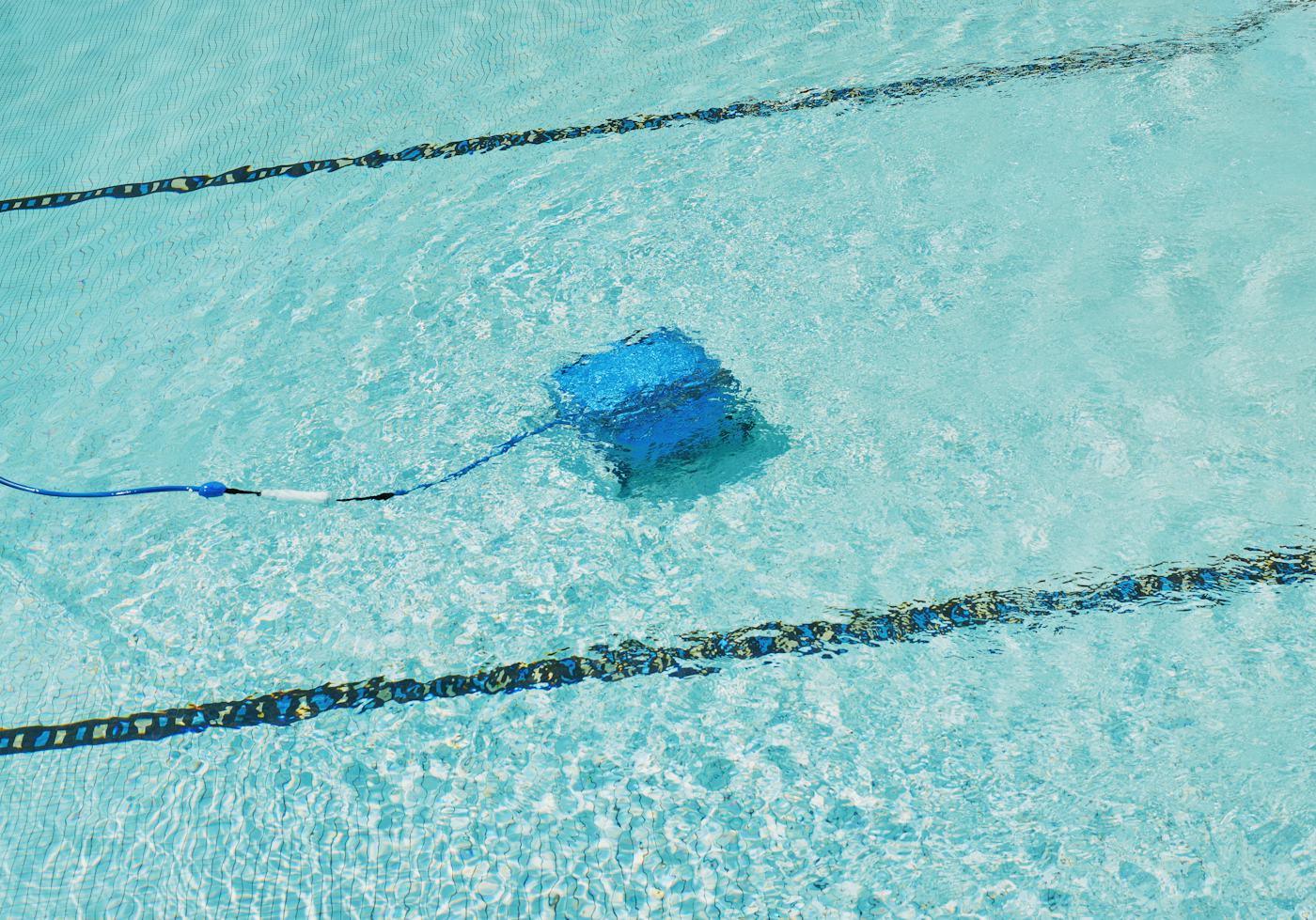 Automatic pool cleaner working in a swimming pool